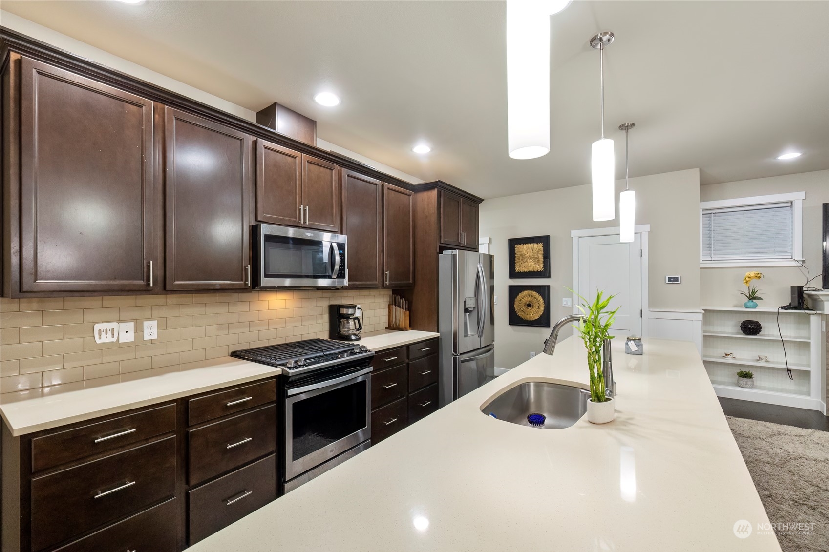 1146 NE Sockeye Court