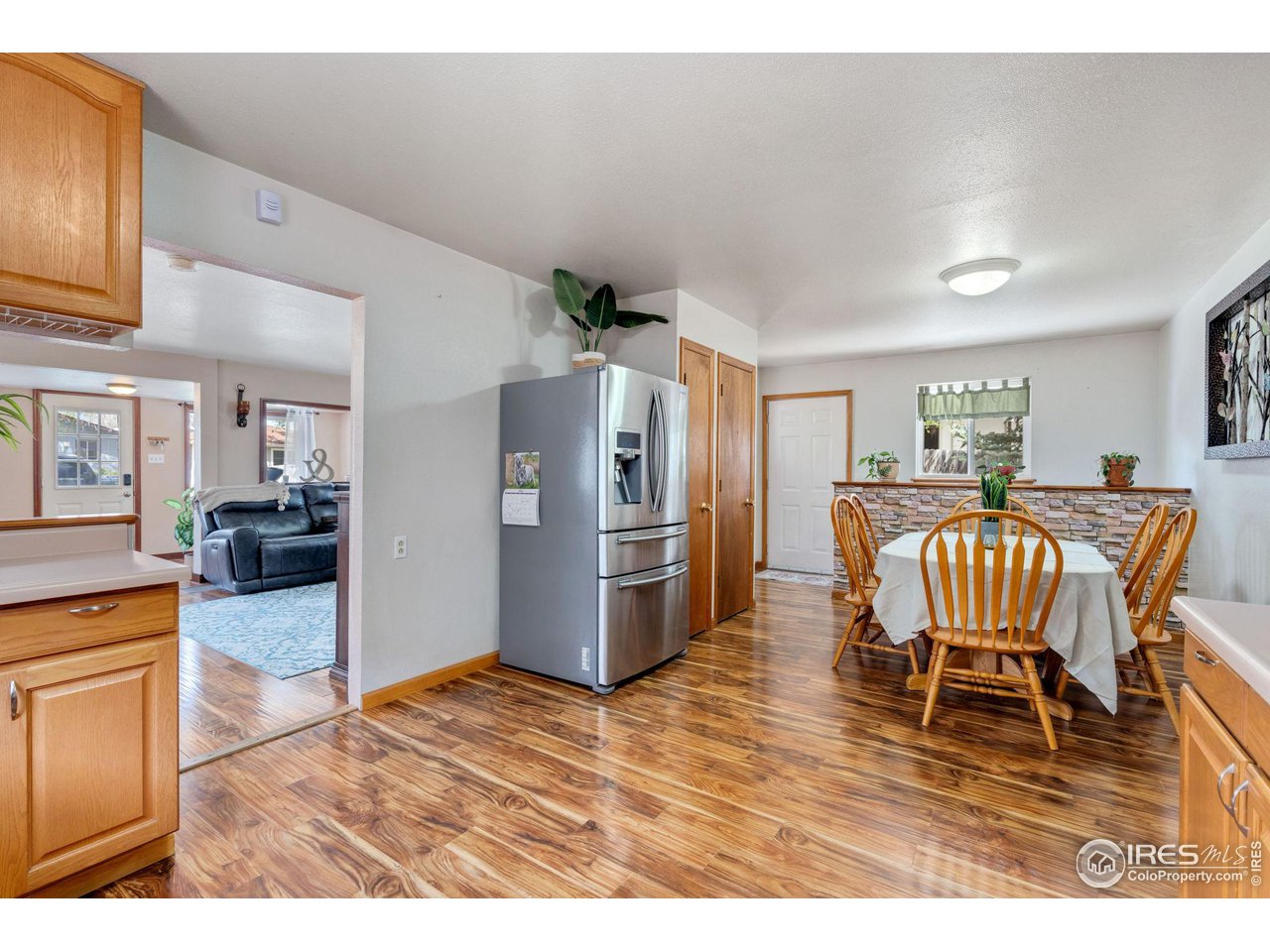 121 Oak St