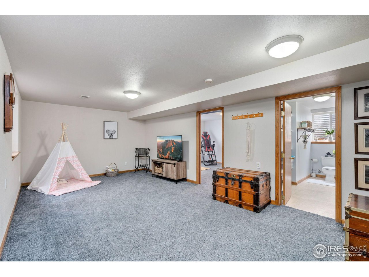 121 Oak St