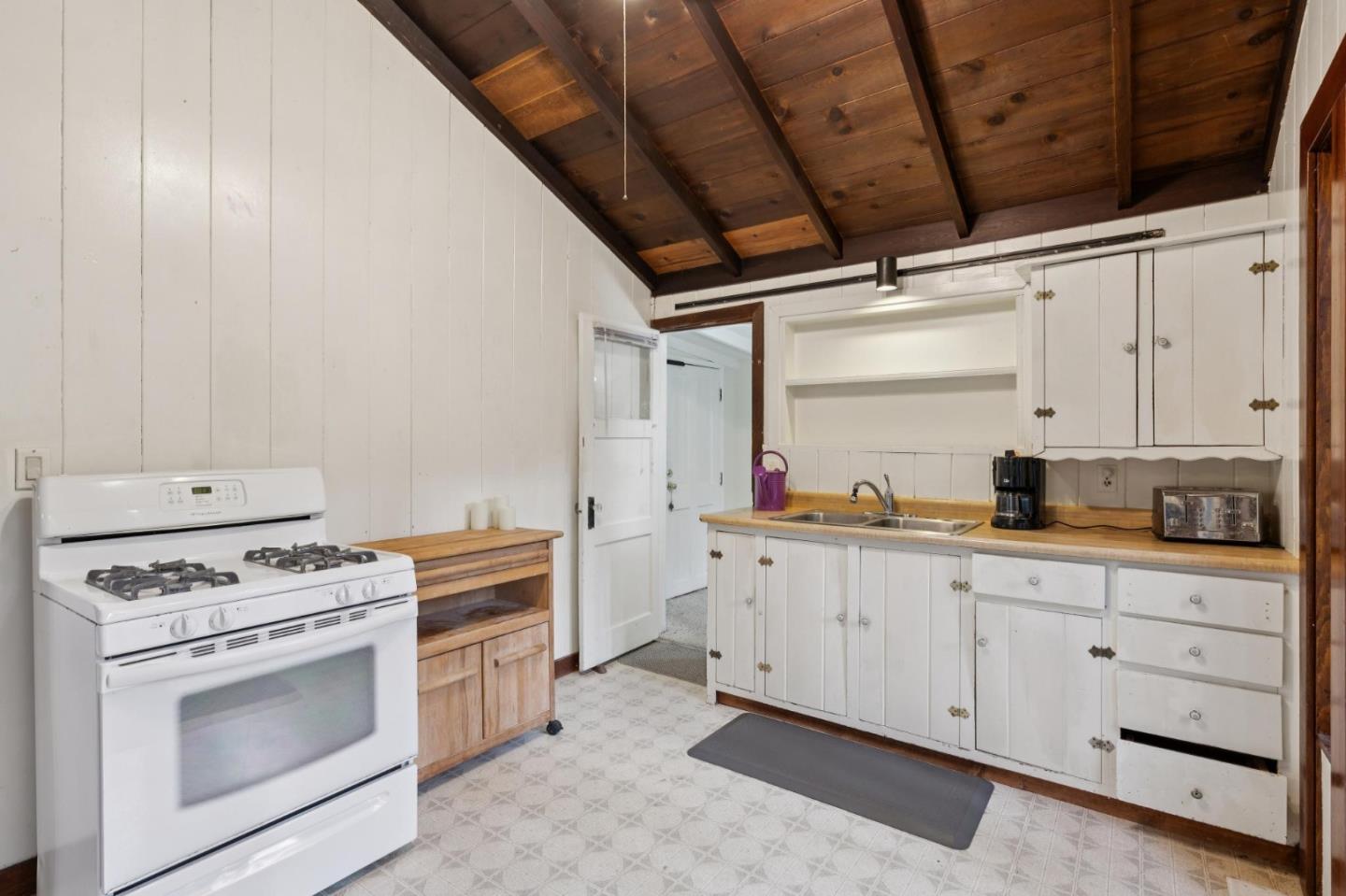 180 Cresta DR