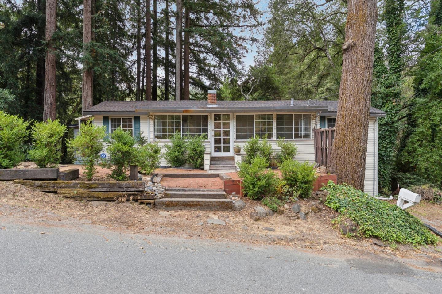 180 Cresta DR