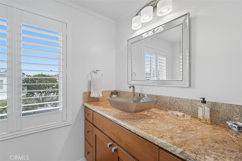 220 S Helberta Avenue E