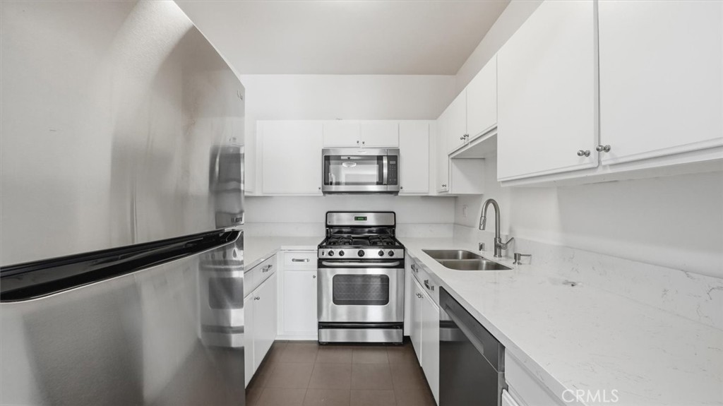 11822 Goshen Avenue 303