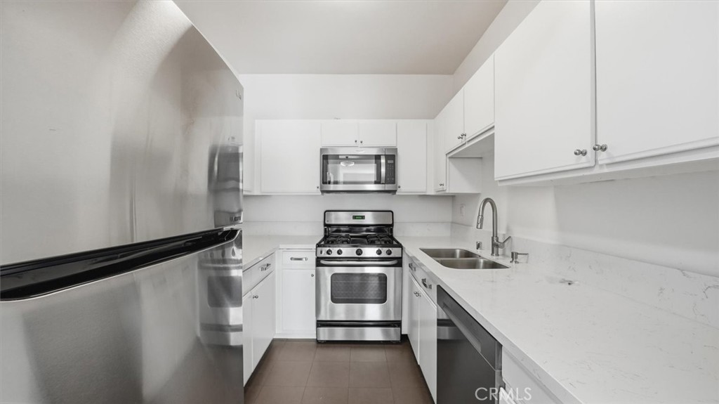 11822 Goshen Avenue 303