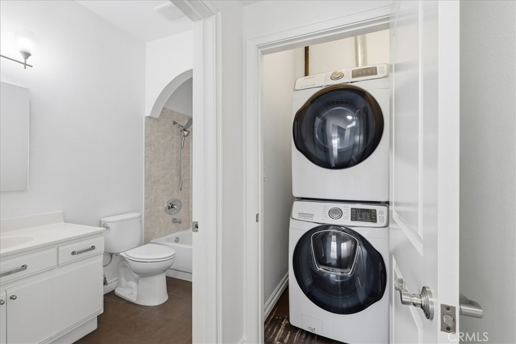 11822 Goshen Avenue 303