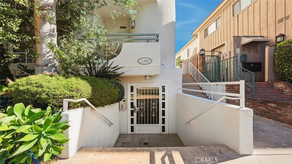 11822 Goshen Avenue 303