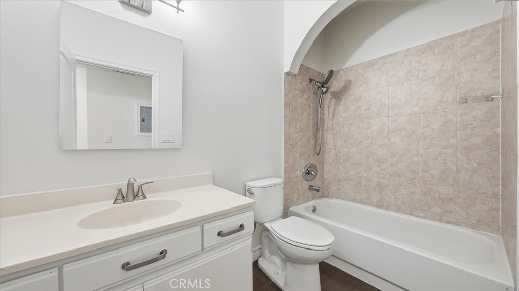 11822 Goshen Avenue 303