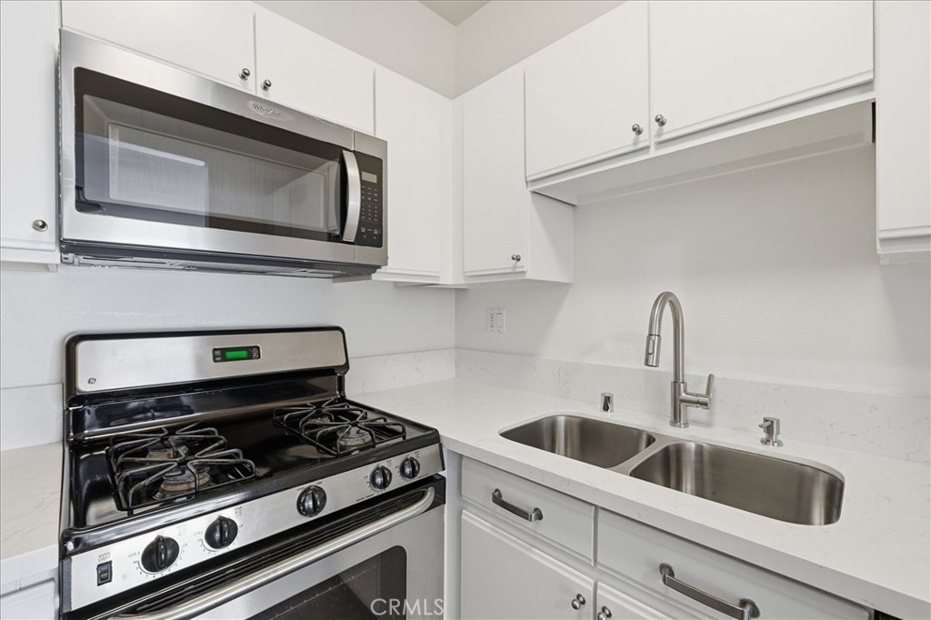 11822 Goshen Avenue 303