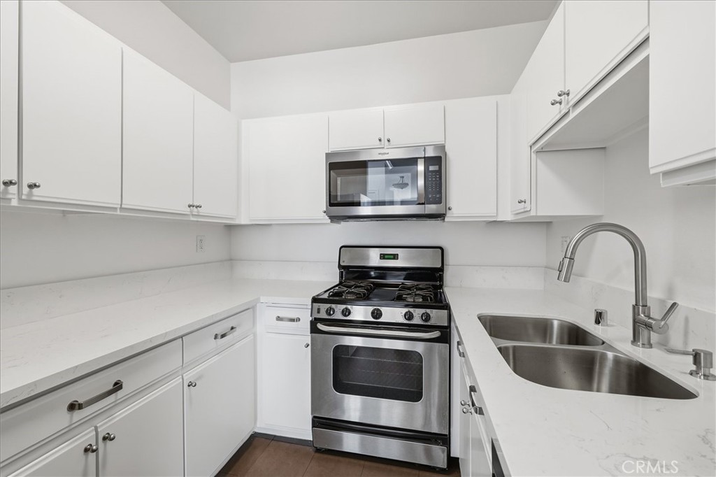 11822 Goshen Avenue 303