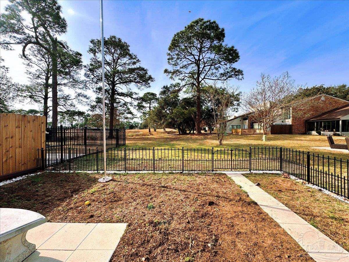 4833 Huron Dr