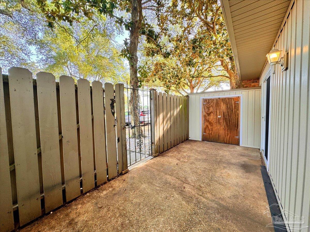 4833 Huron Dr