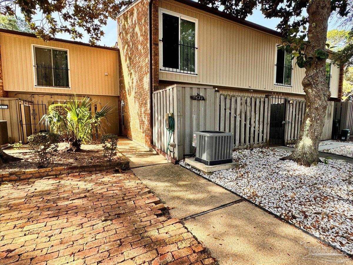 4833 Huron Dr
