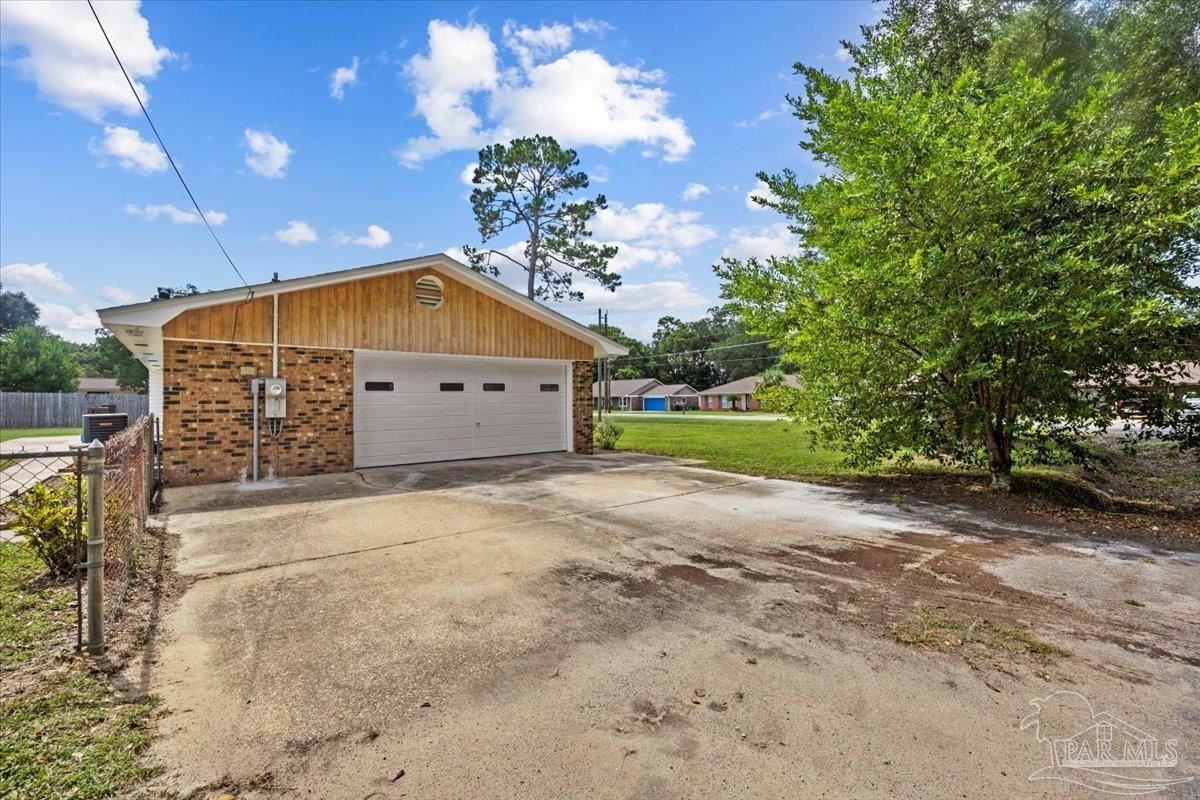 2327 Inda Ave