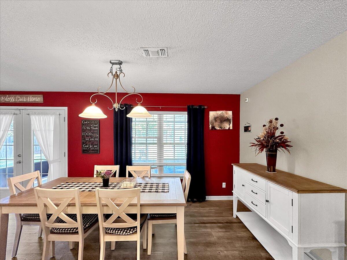 811 Meadow Lane