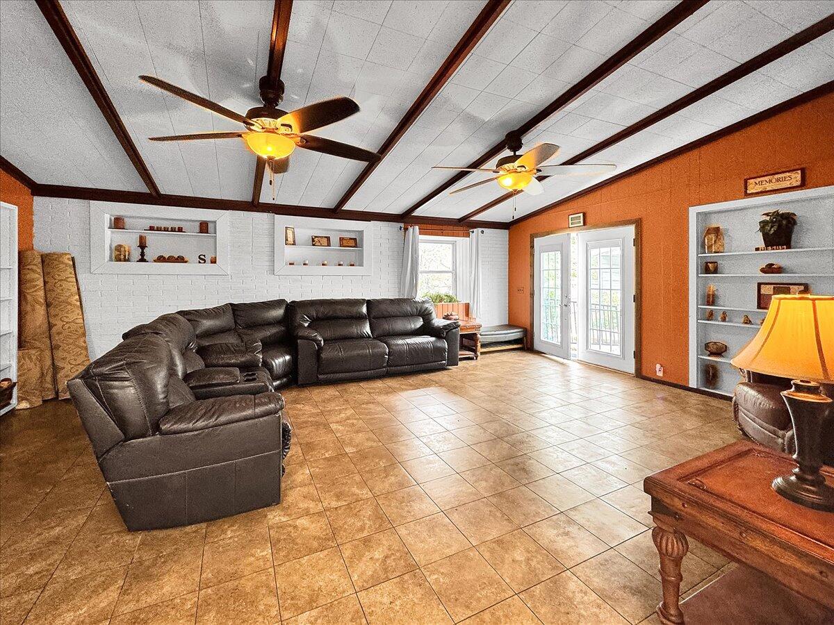 198 Woodlawn Drive