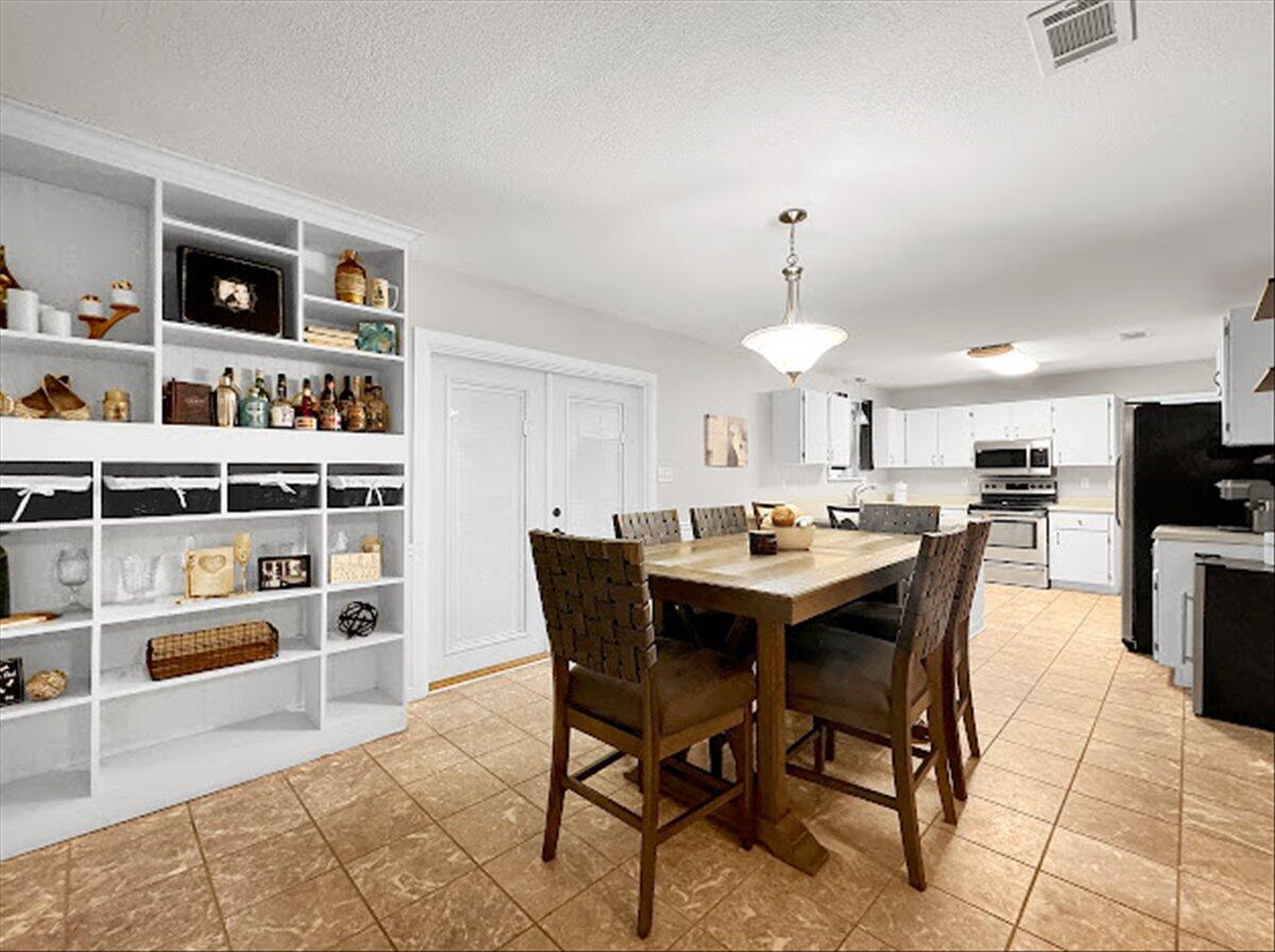 3287 Airport Road