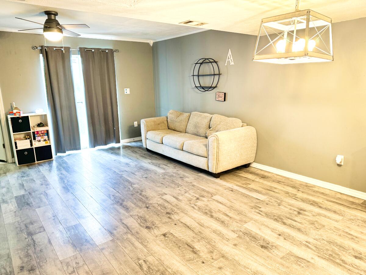 1801 Whispering Oaks Lane