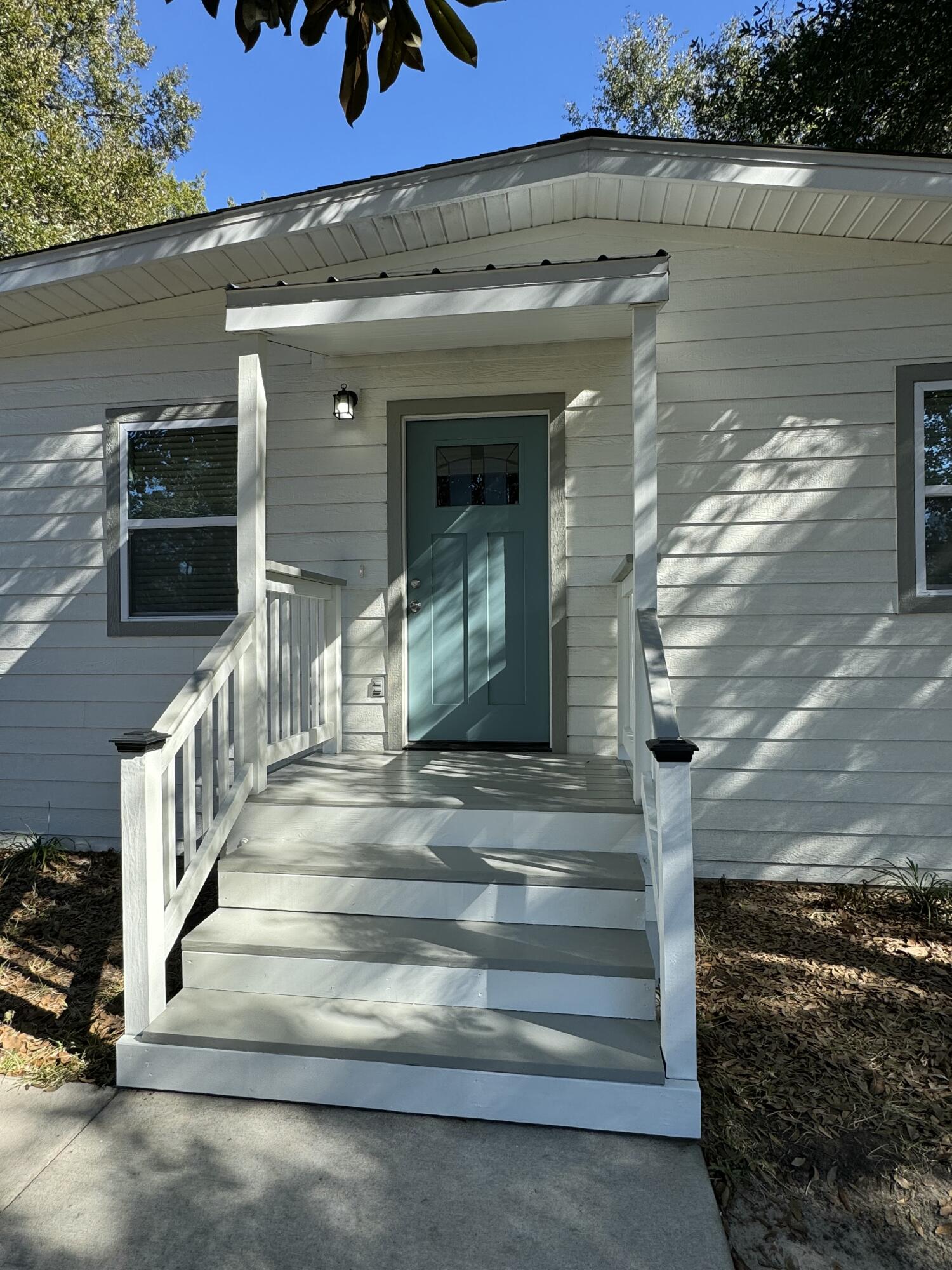 115 NW Rainbow Drive