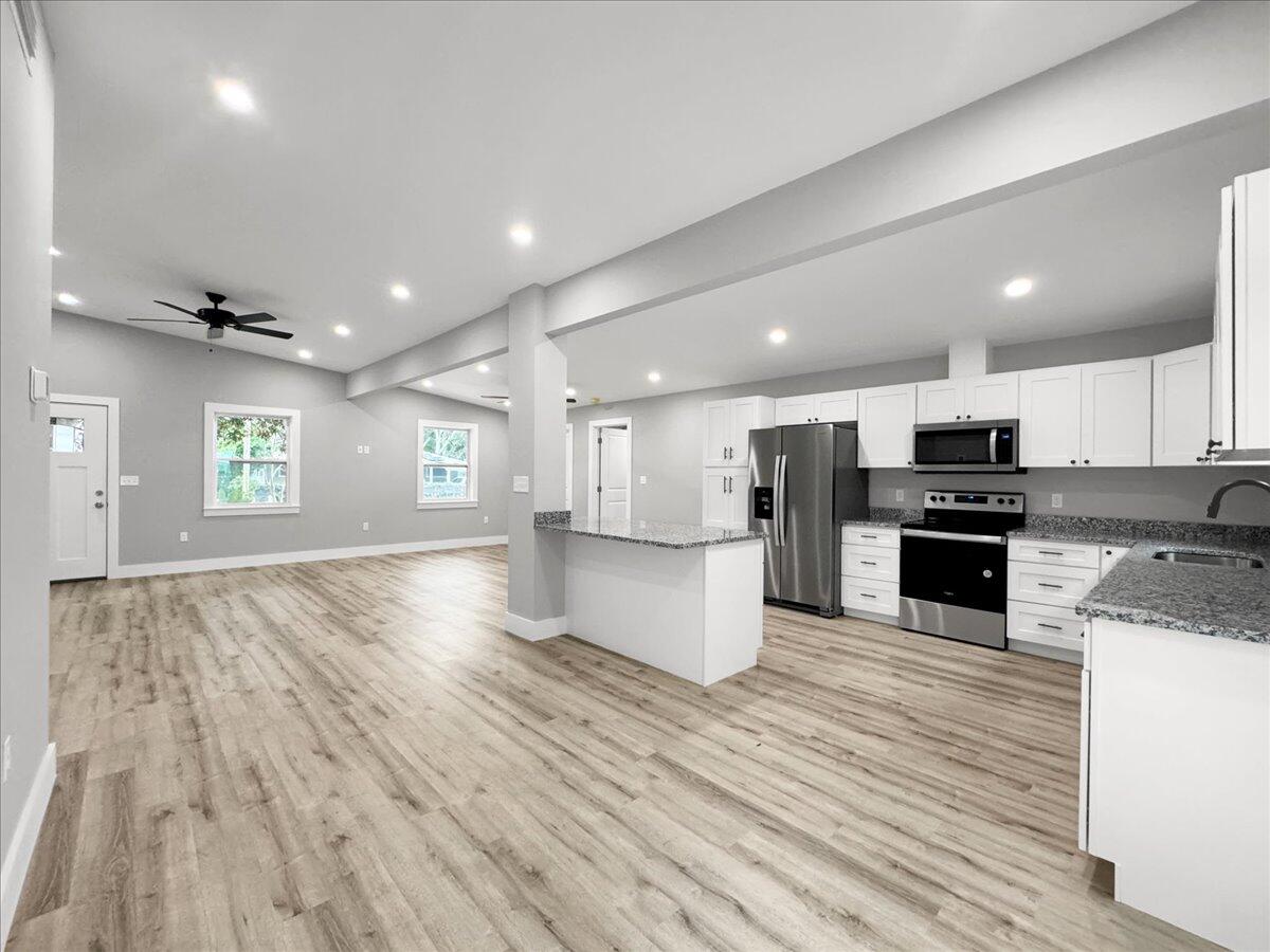 115 NW Rainbow Drive