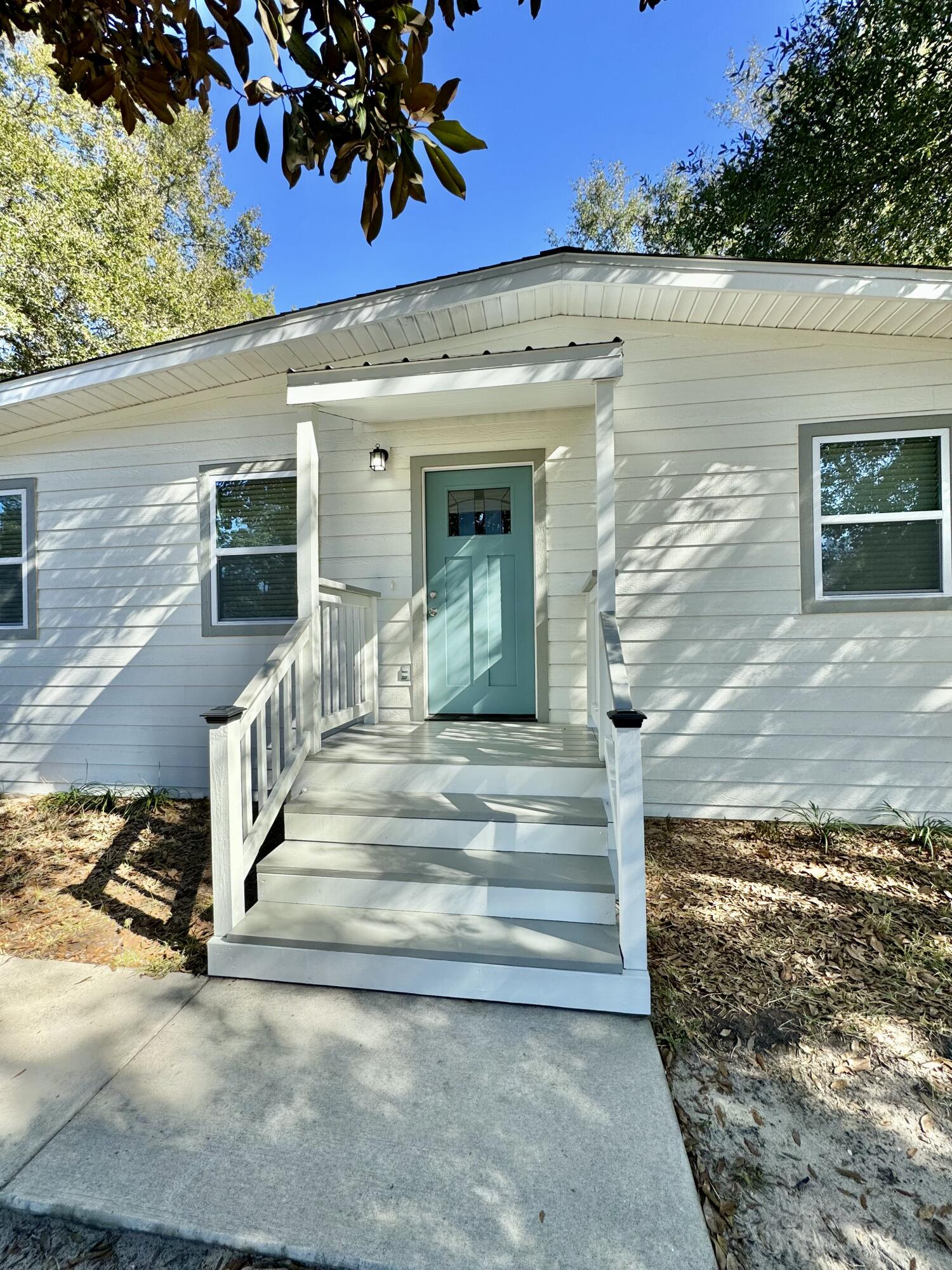115 NW Rainbow Drive