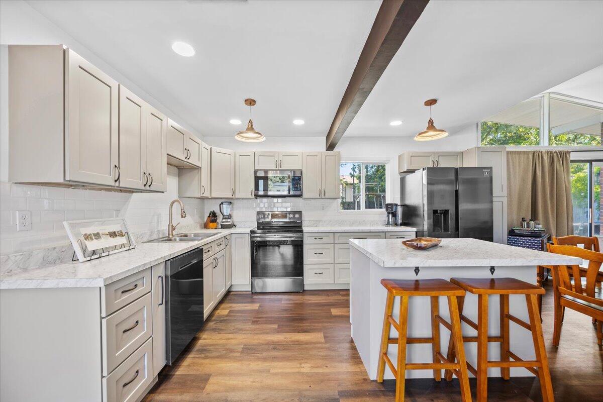 332 SW Coral Drive