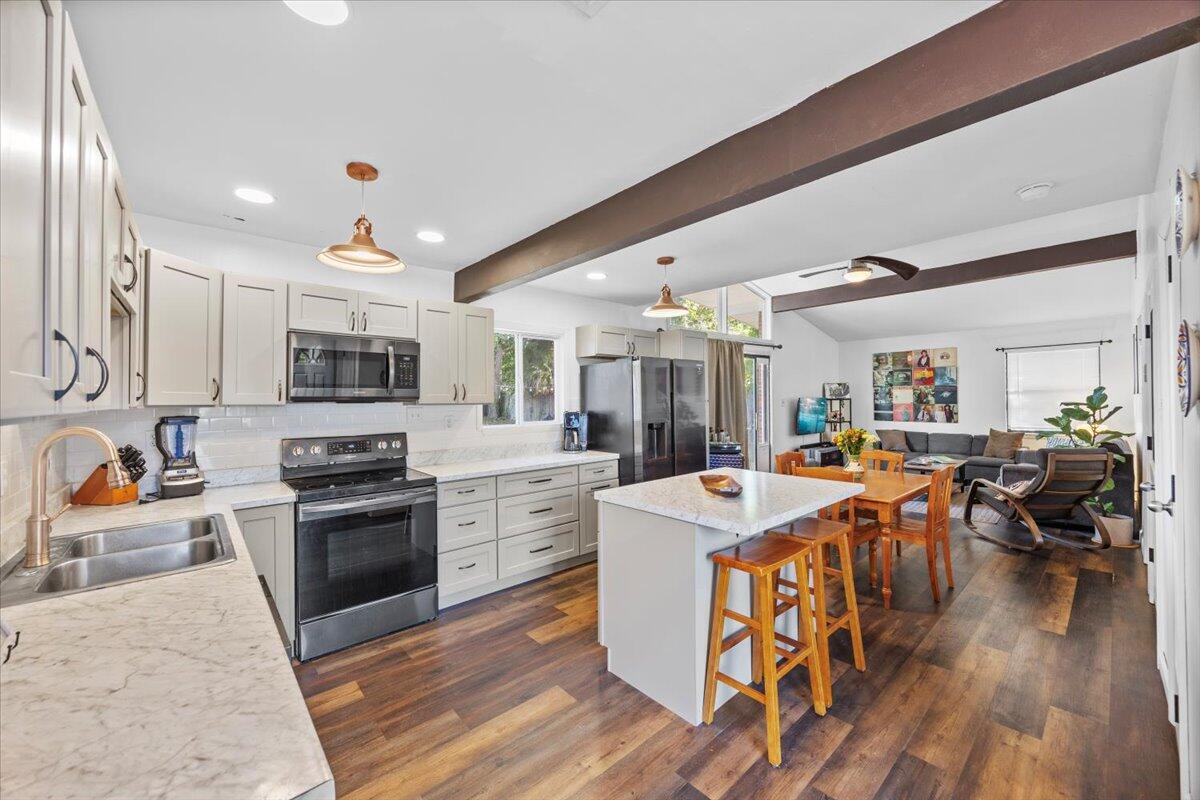 332 SW Coral Drive