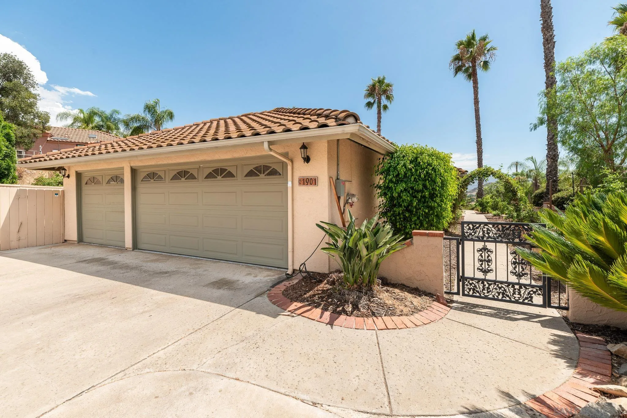 1901 Rancho Winchester Ln