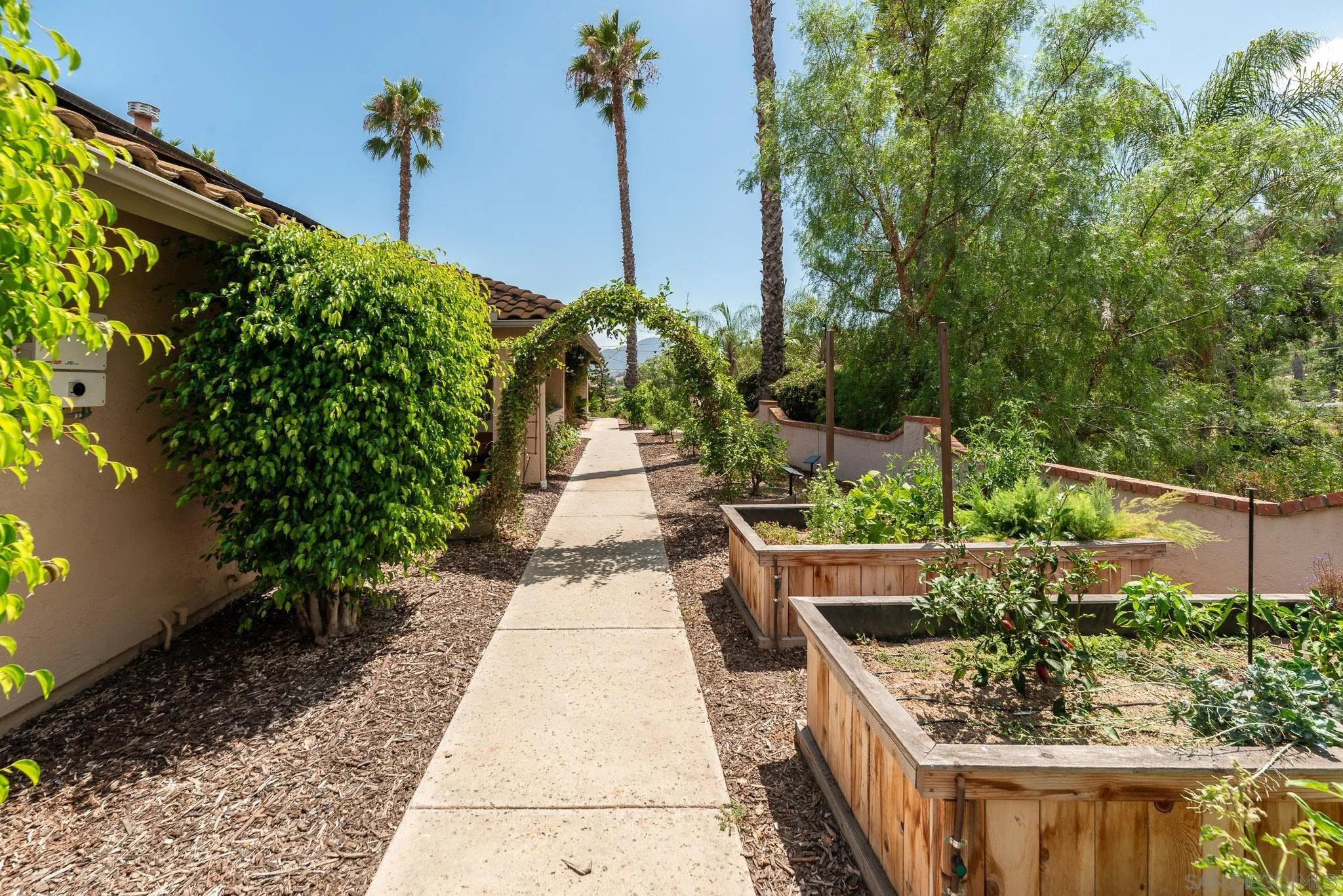 1901 Rancho Winchester Ln