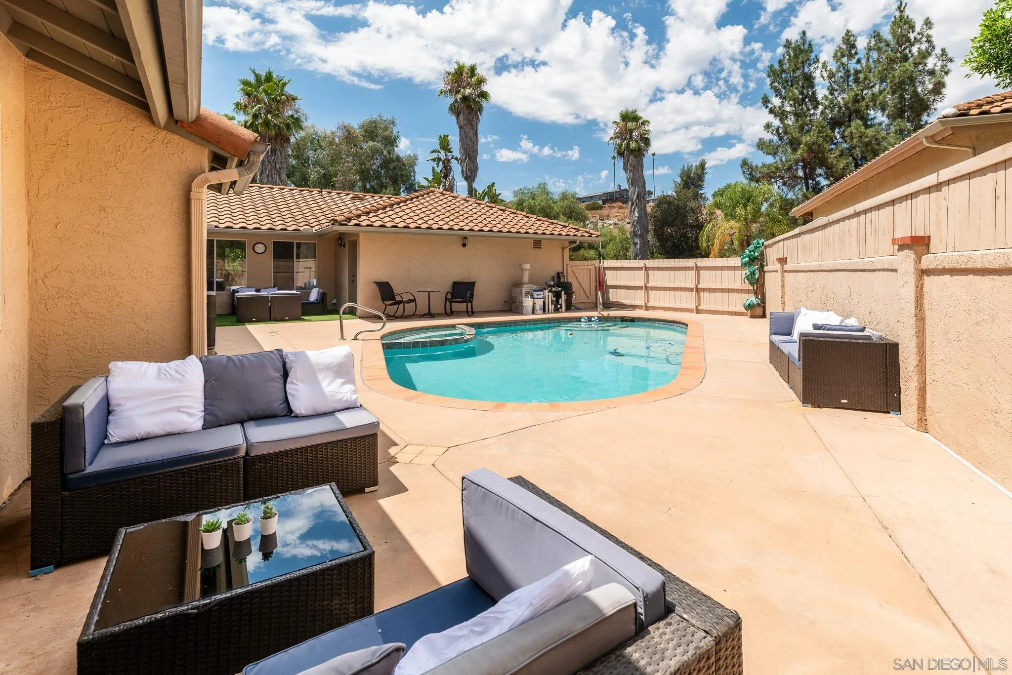 1901 Rancho Winchester Ln