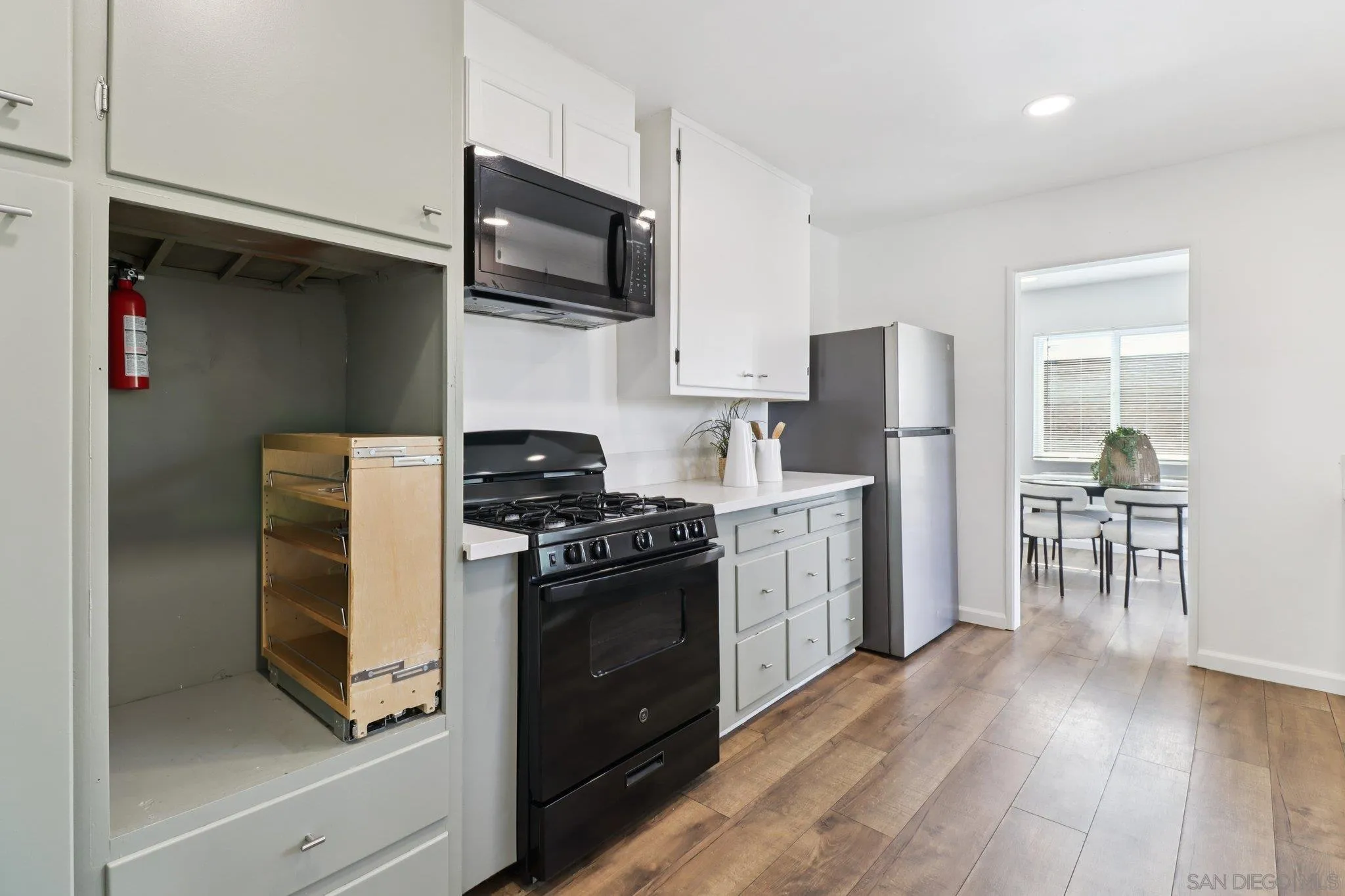 118 W 8th Ave