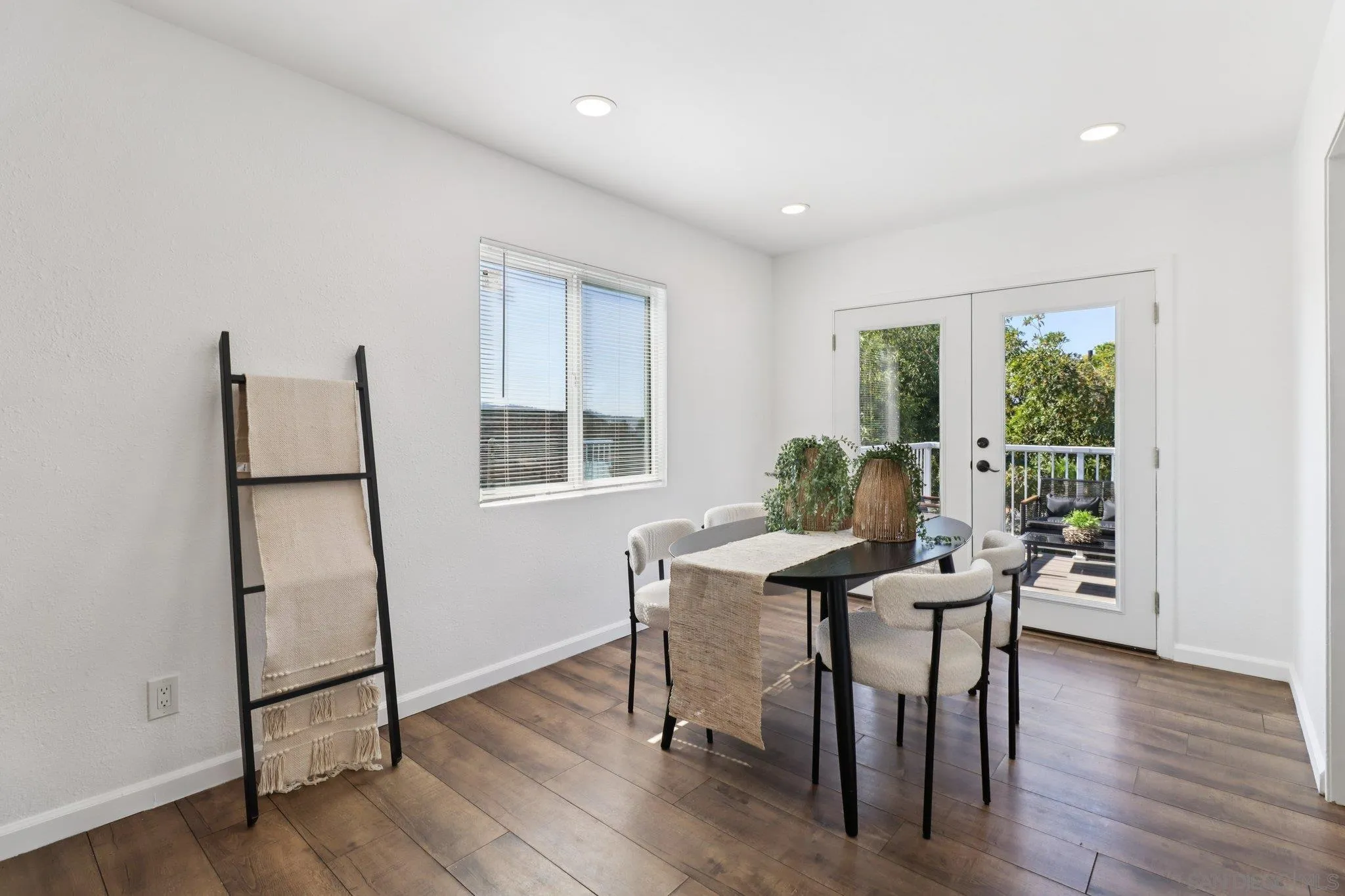 118 W 8th Ave