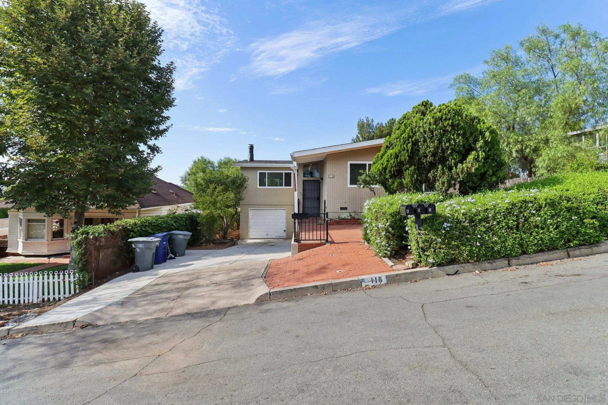 118 W 8th Ave