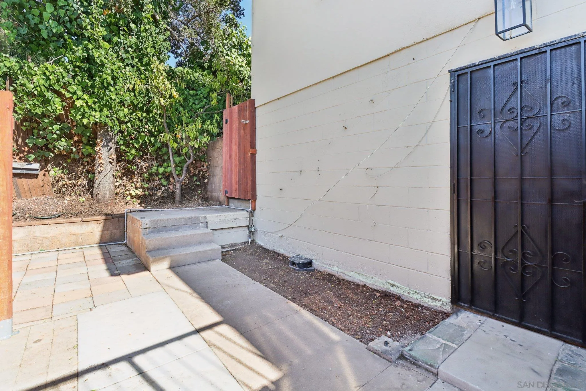 118 W 8th Ave