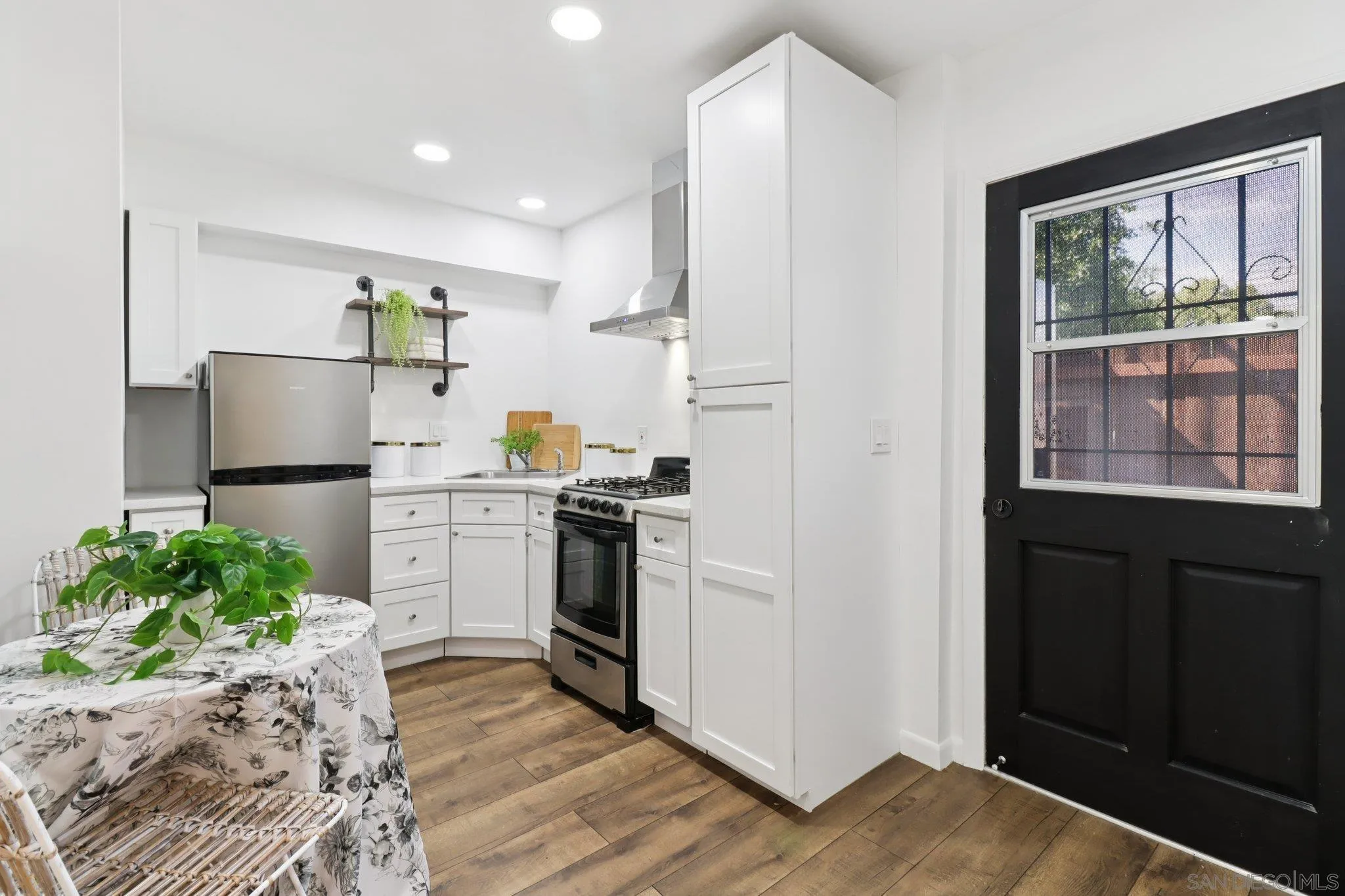 118 W 8th Ave