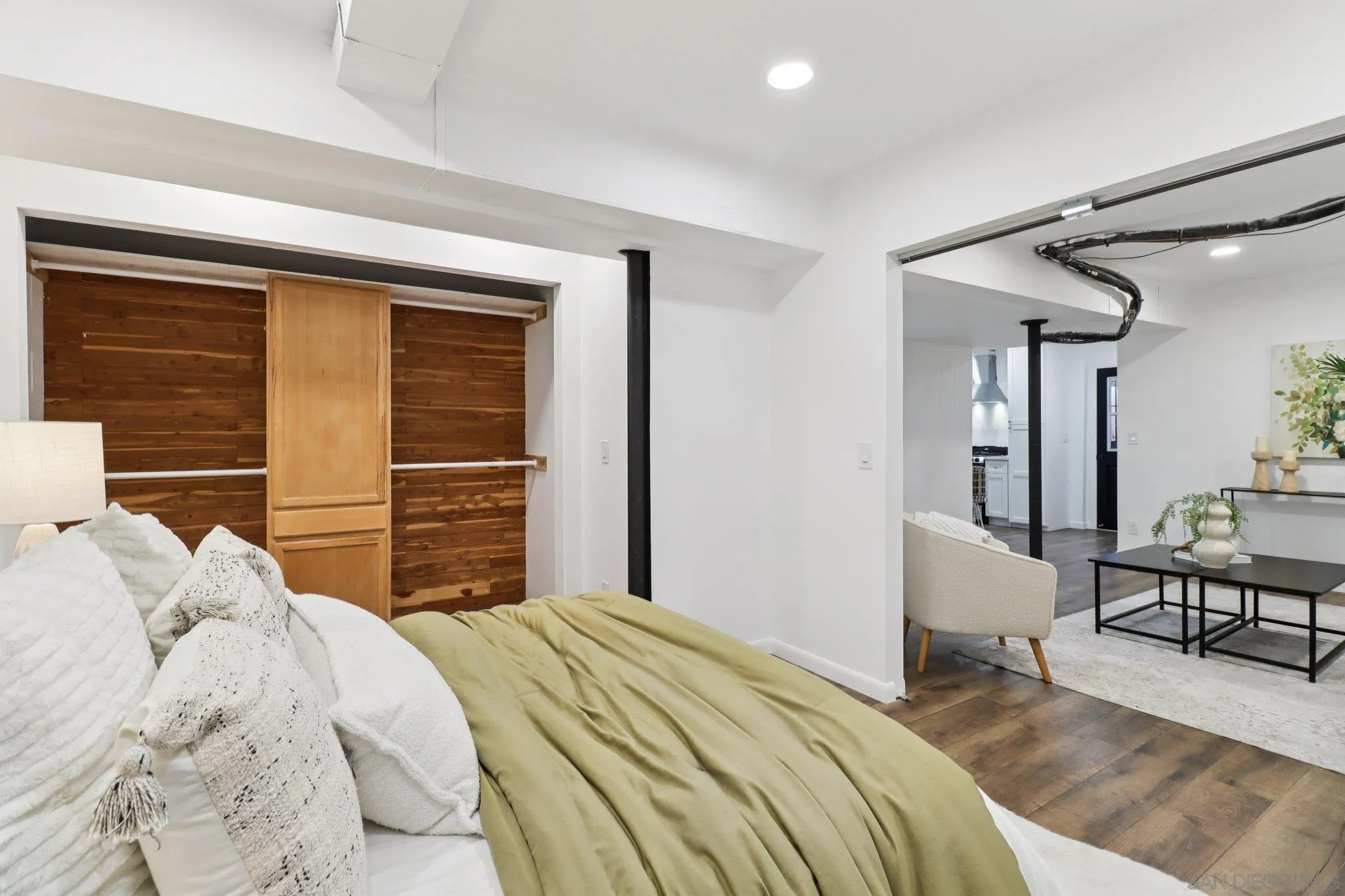 118 W 8th Ave