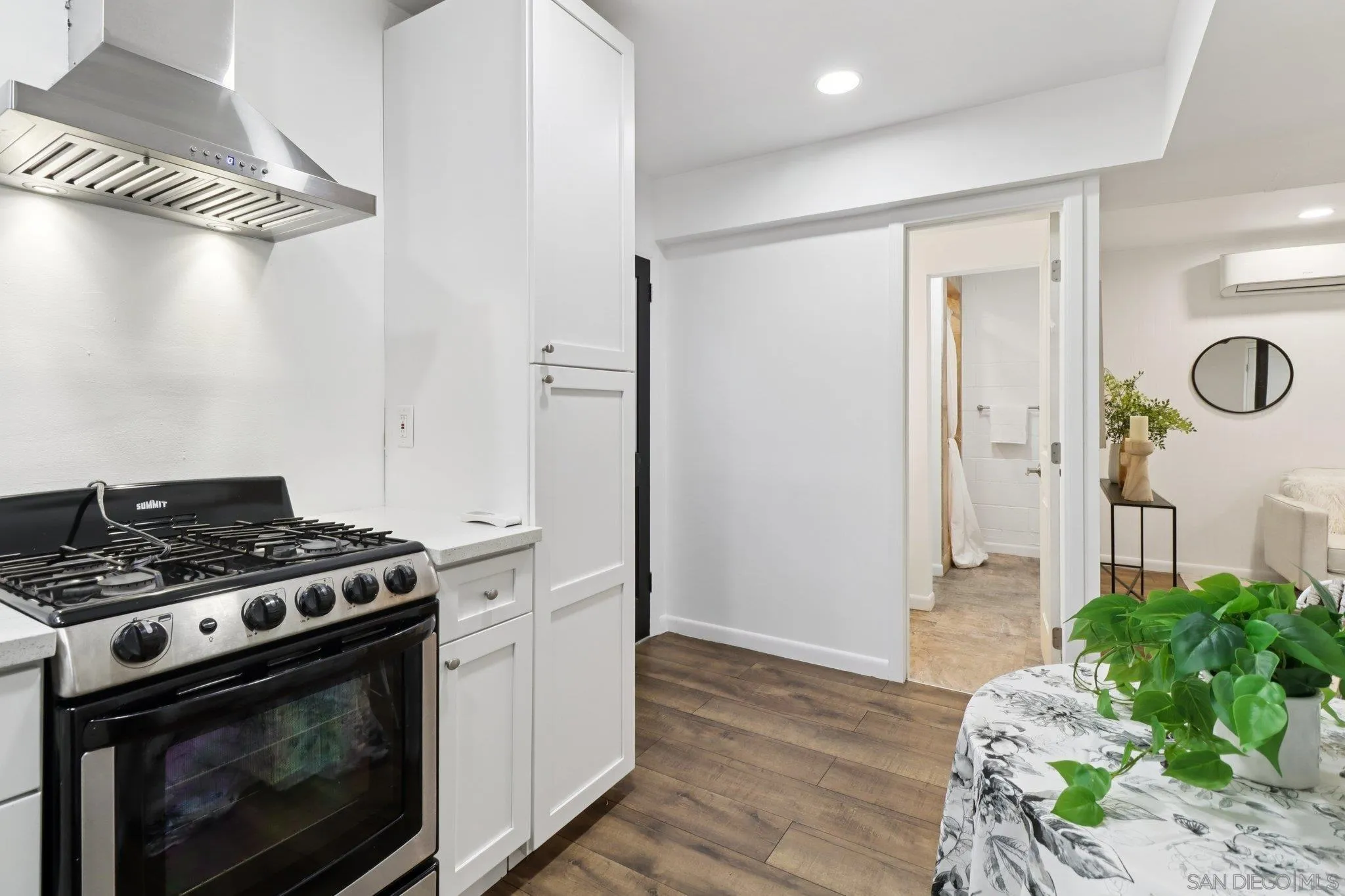 118 W 8th Ave