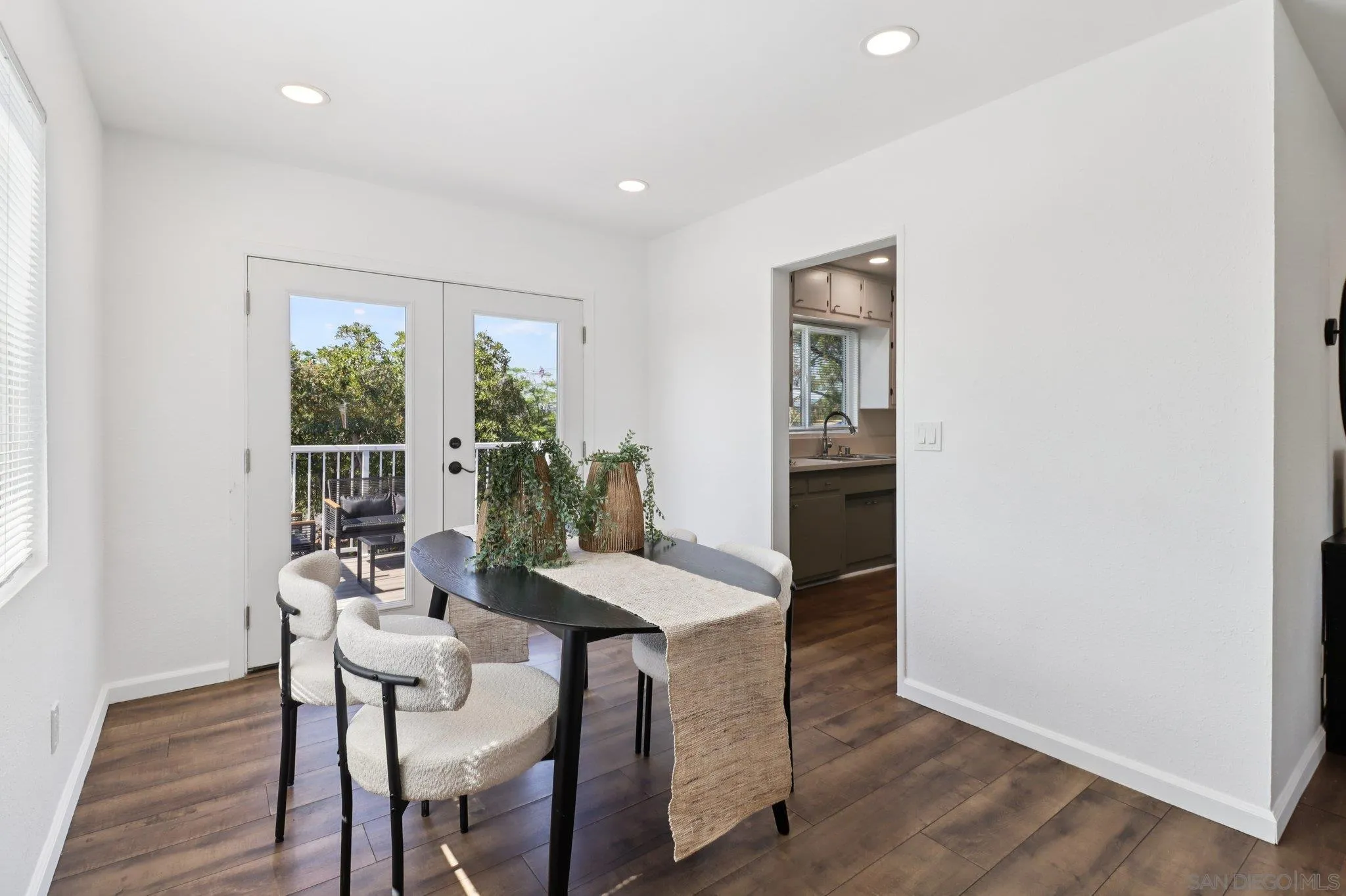 118 W 8th Ave