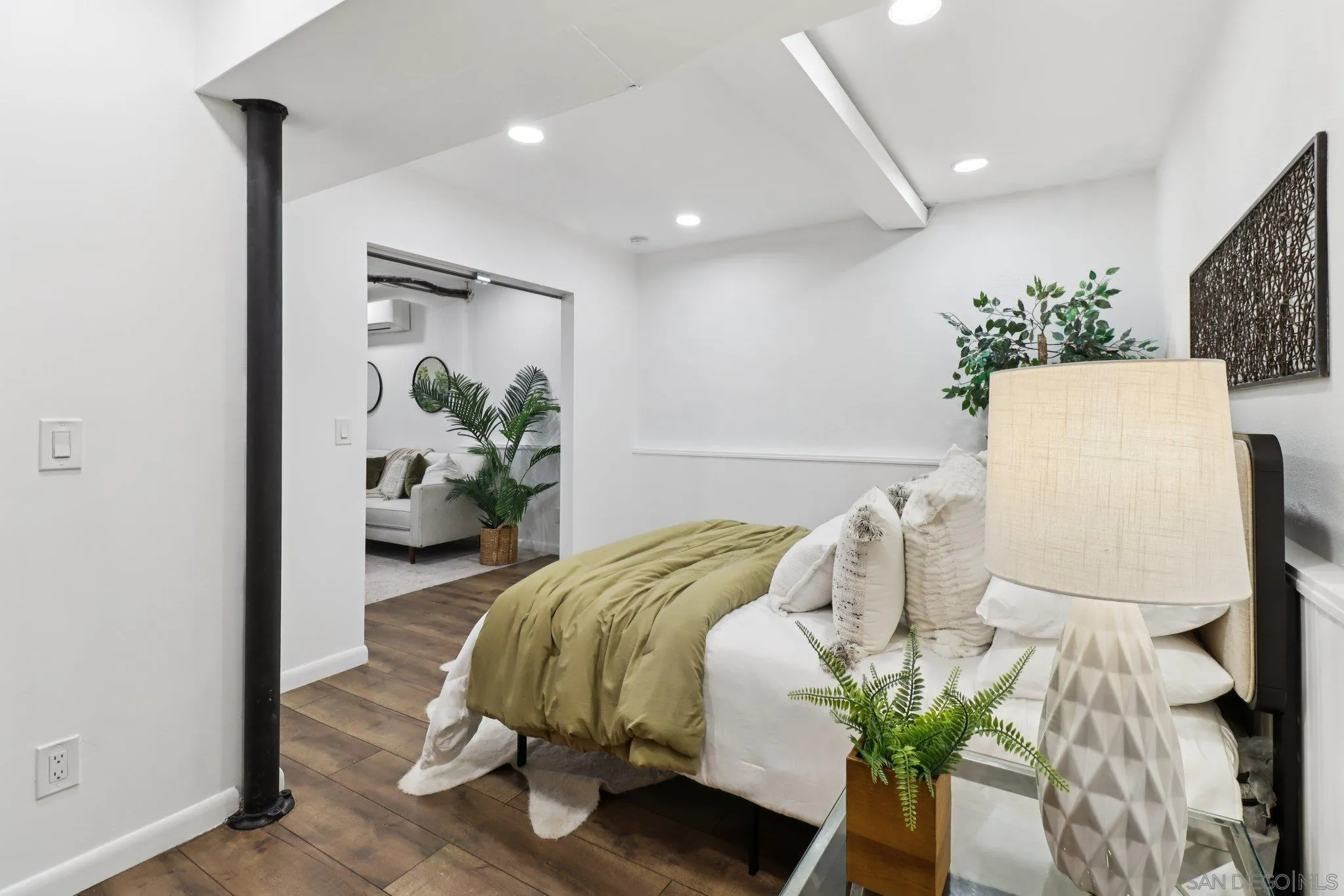 118 W 8th Ave