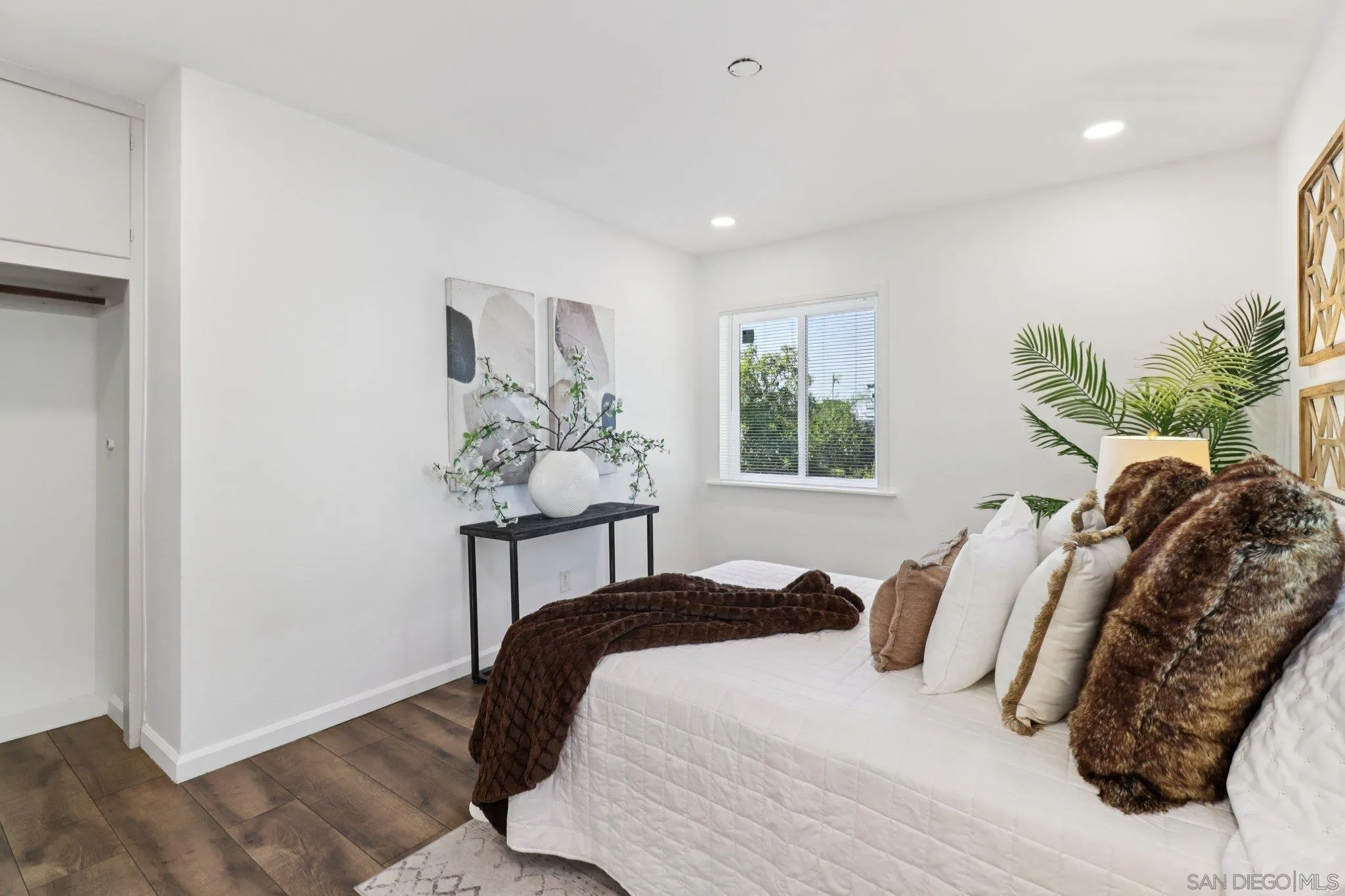 118 W 8th Ave