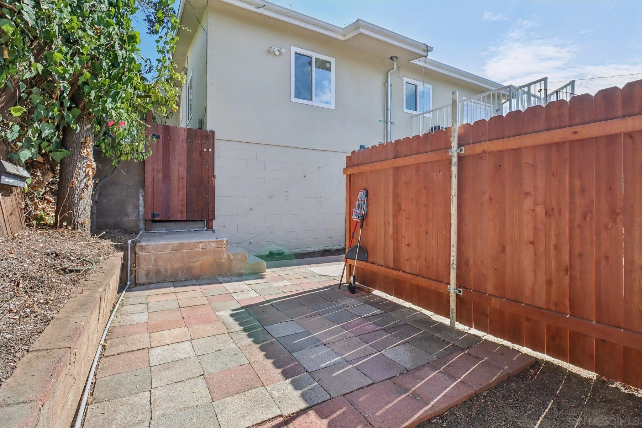 118 W 8th Ave
