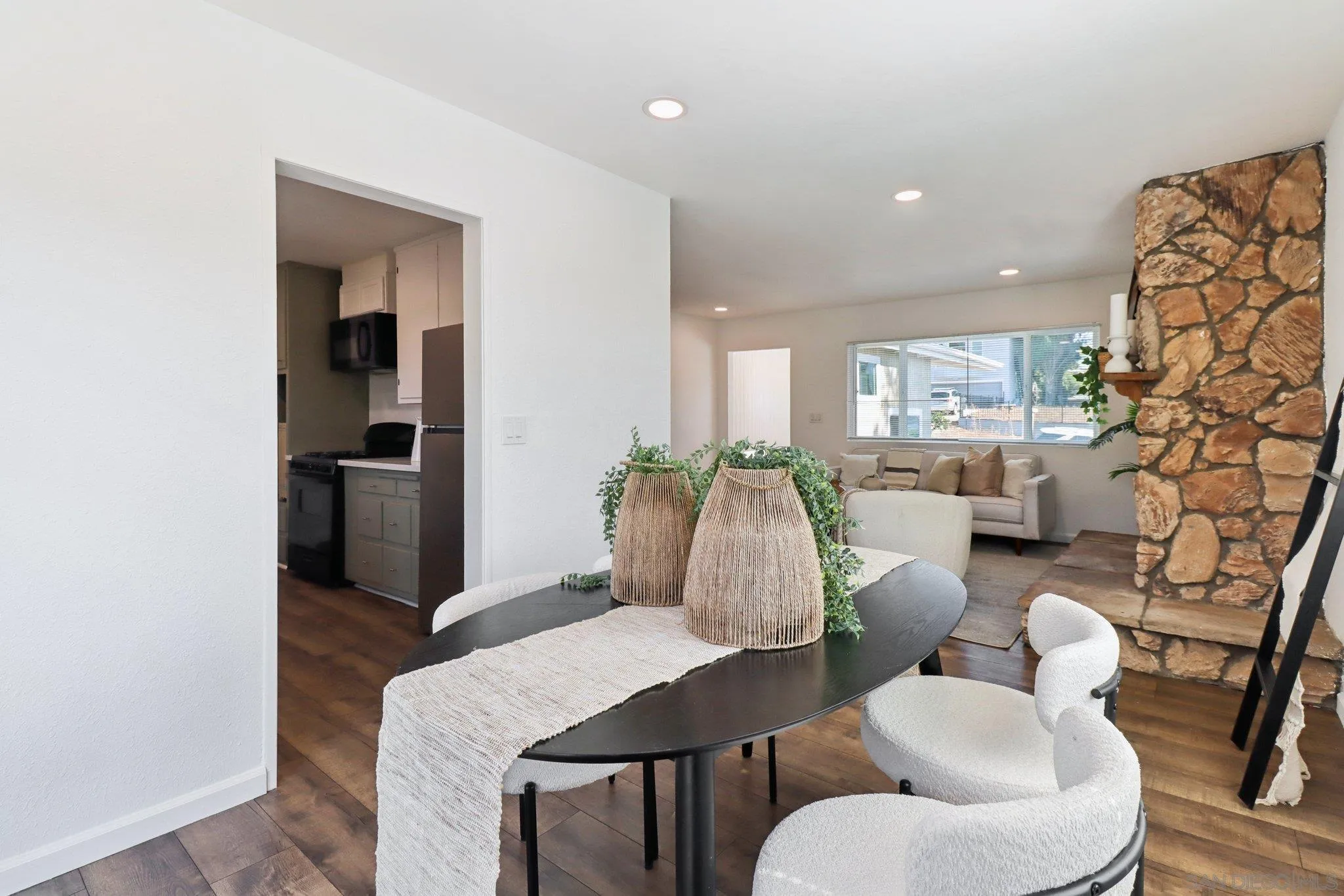 118 W 8th Ave