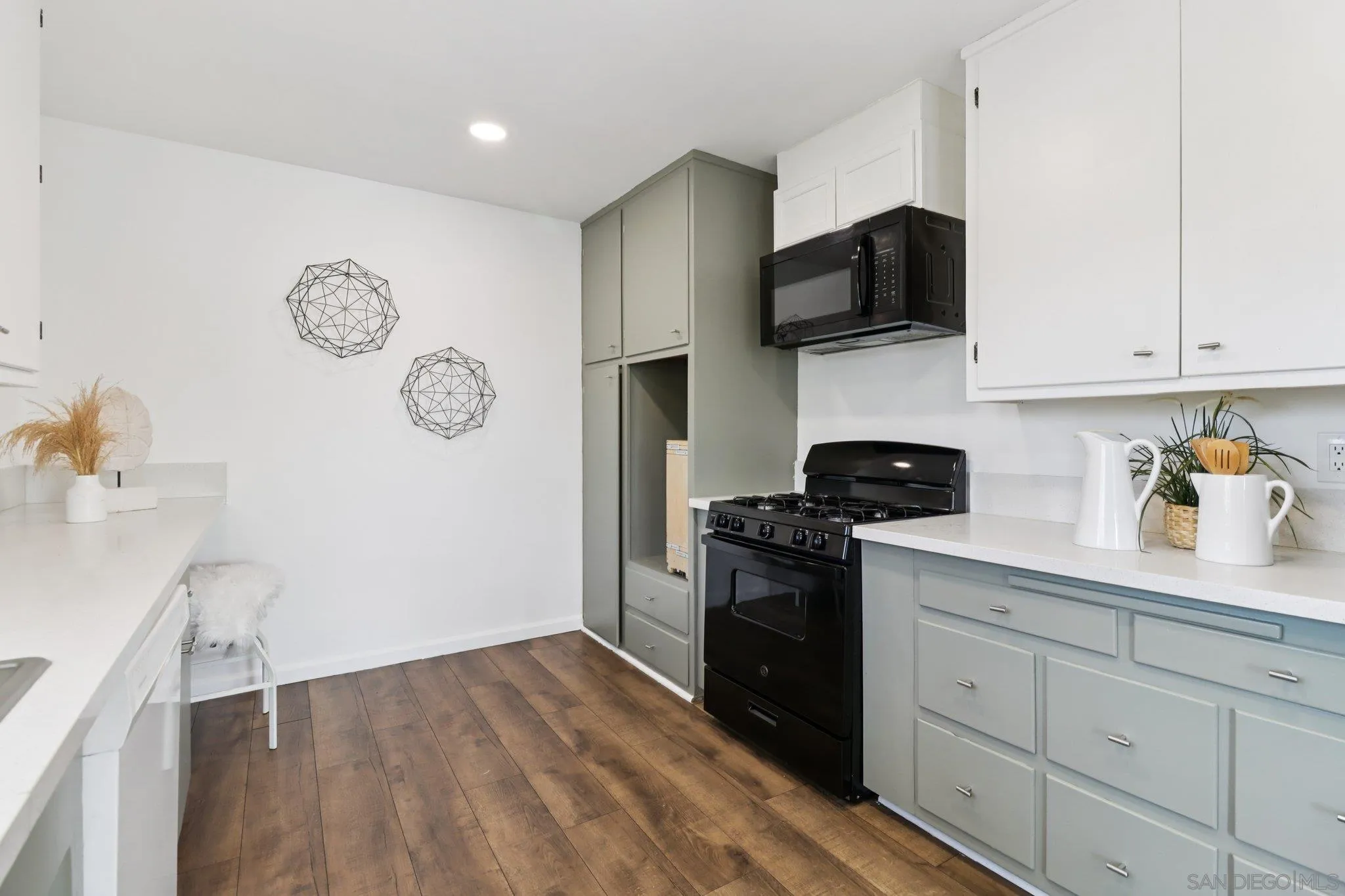 118 W 8th Ave