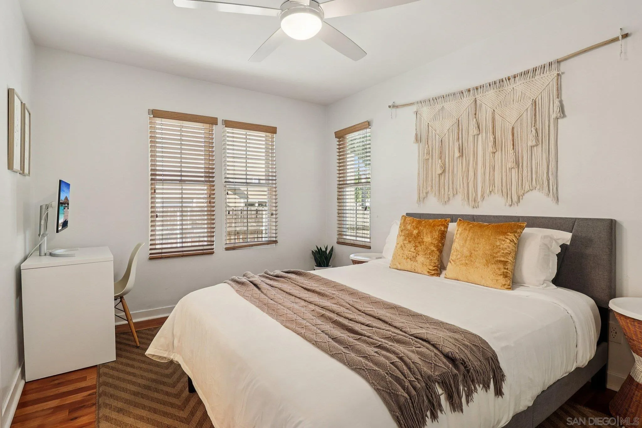 4851 Narragansett Ave