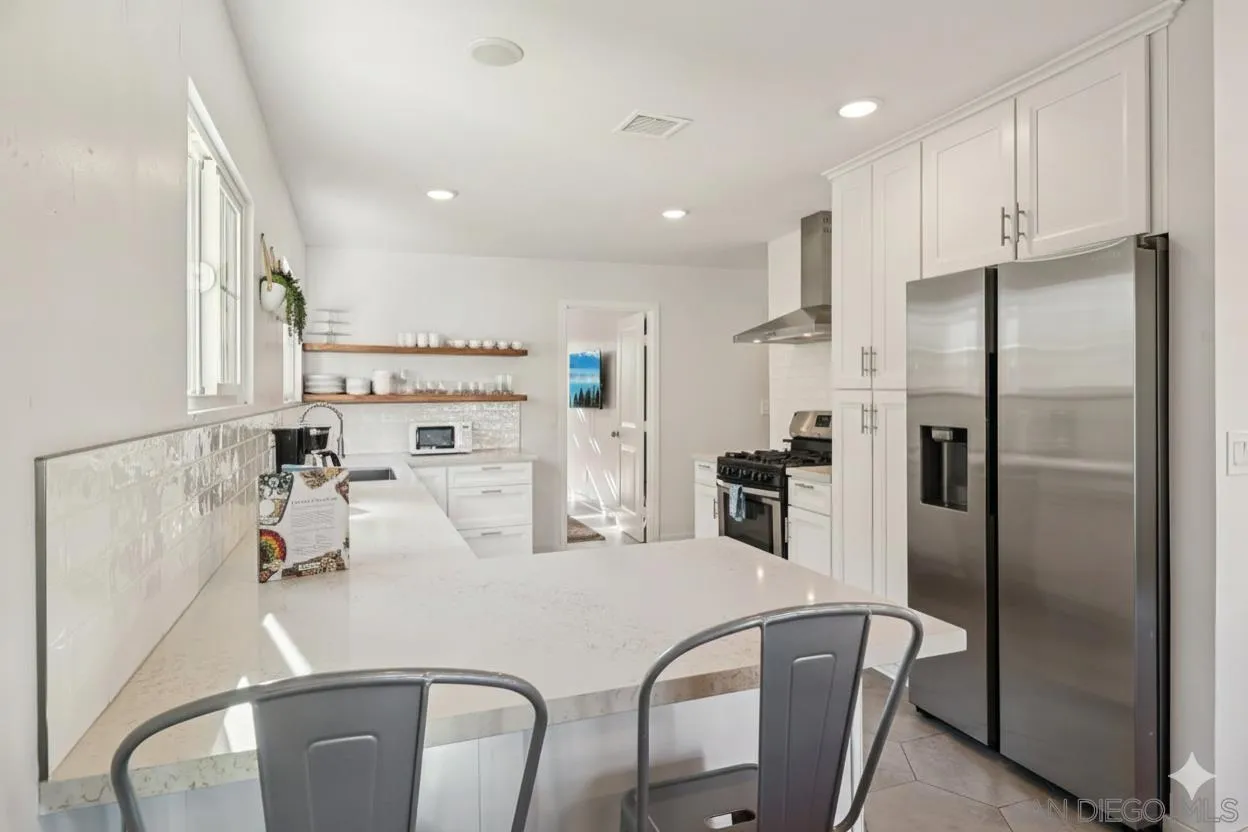 4851 Narragansett Ave