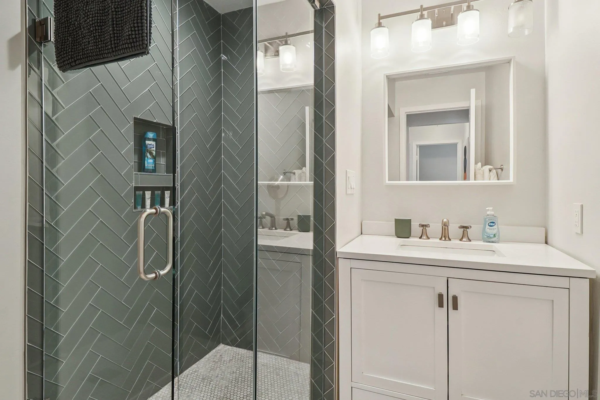 4851 Narragansett Ave