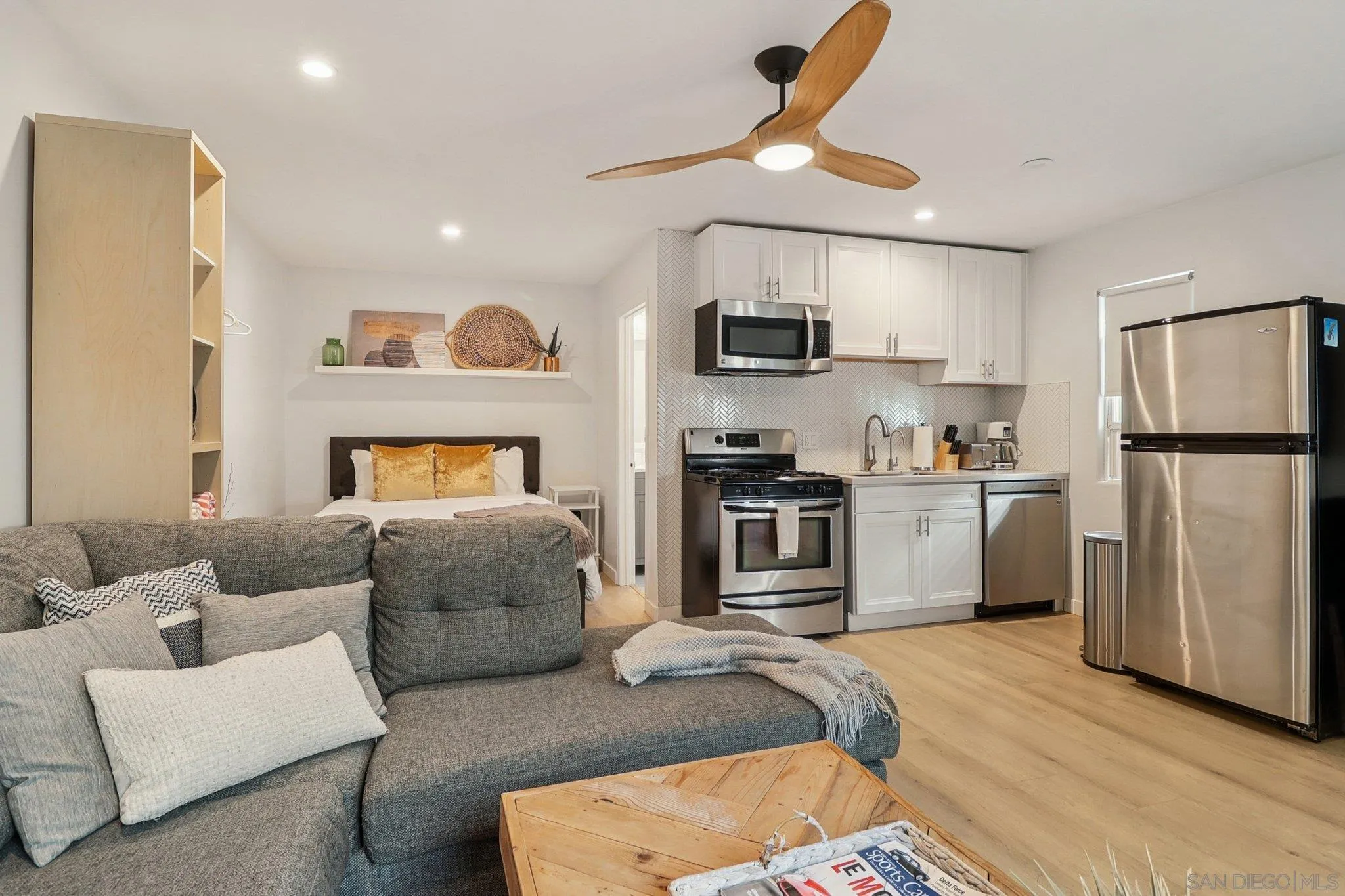 4851 Narragansett Ave