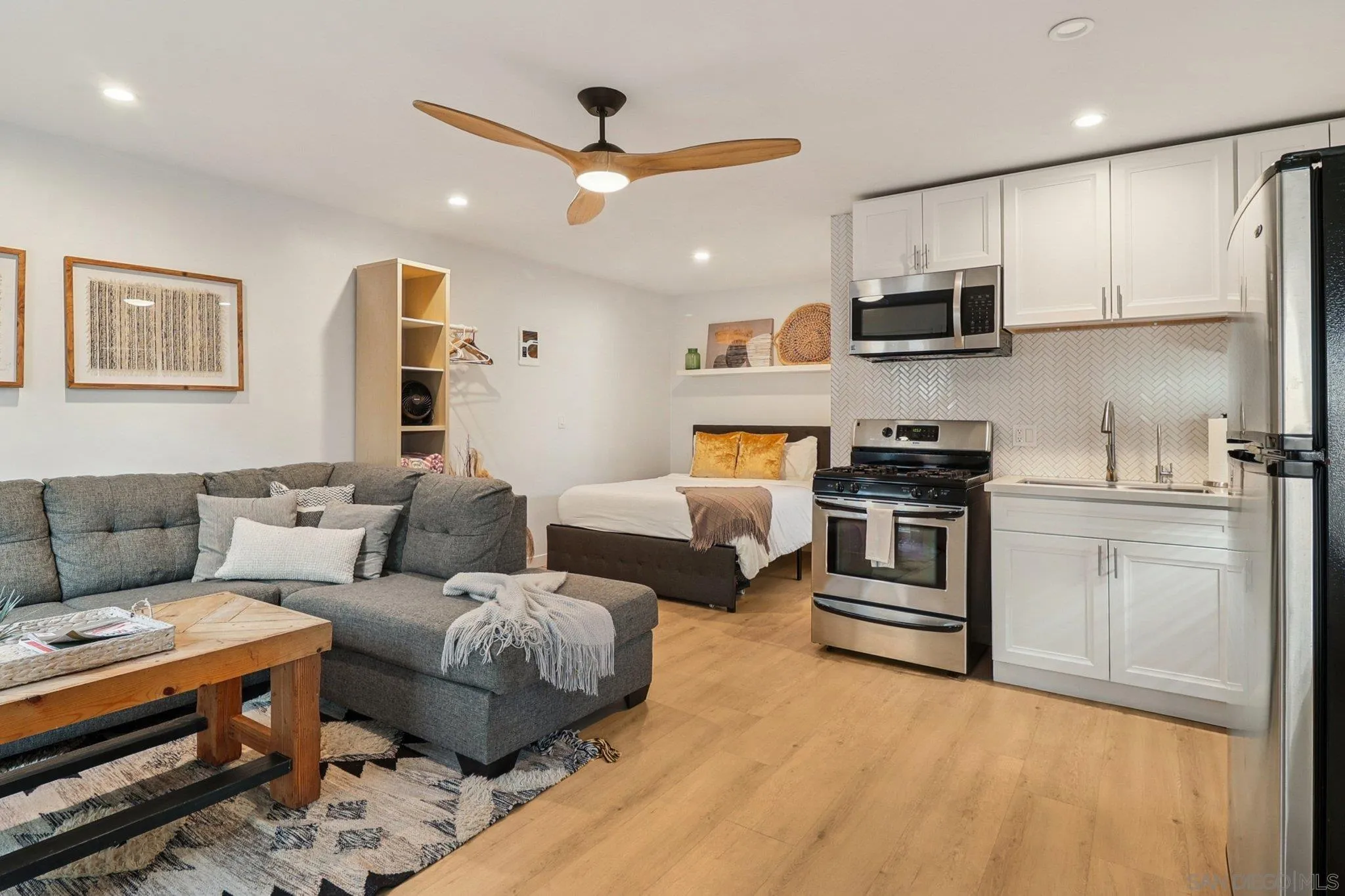 4851 Narragansett Ave