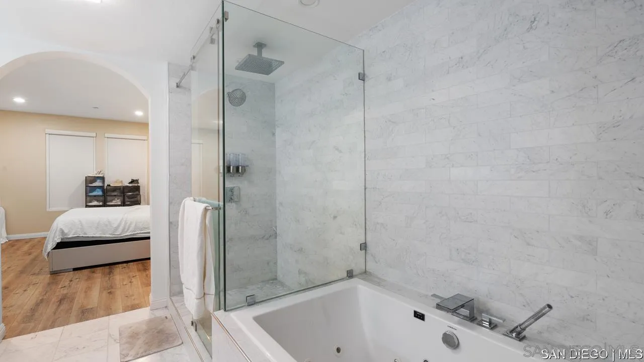 8301 Rio San Diego DR Unit: 7