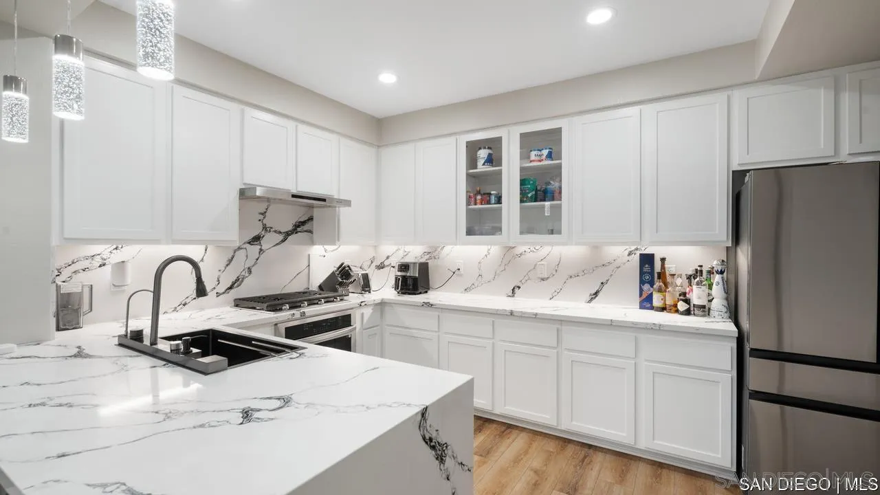 8301 Rio San Diego DR Unit: 7