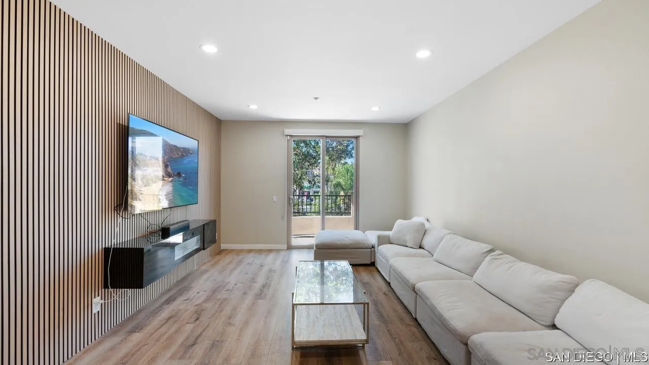 8301 Rio San Diego DR Unit: 7